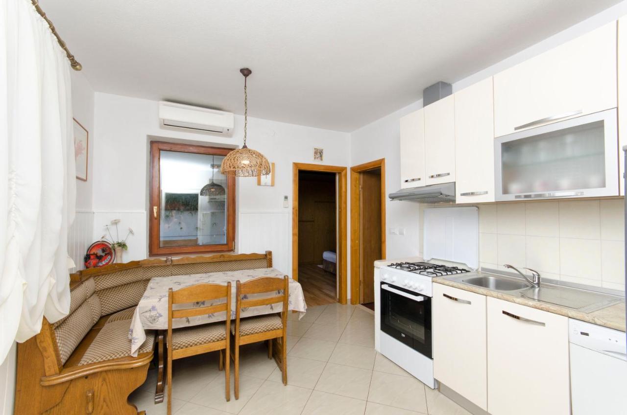 Apartments Banic Postira Exterior photo