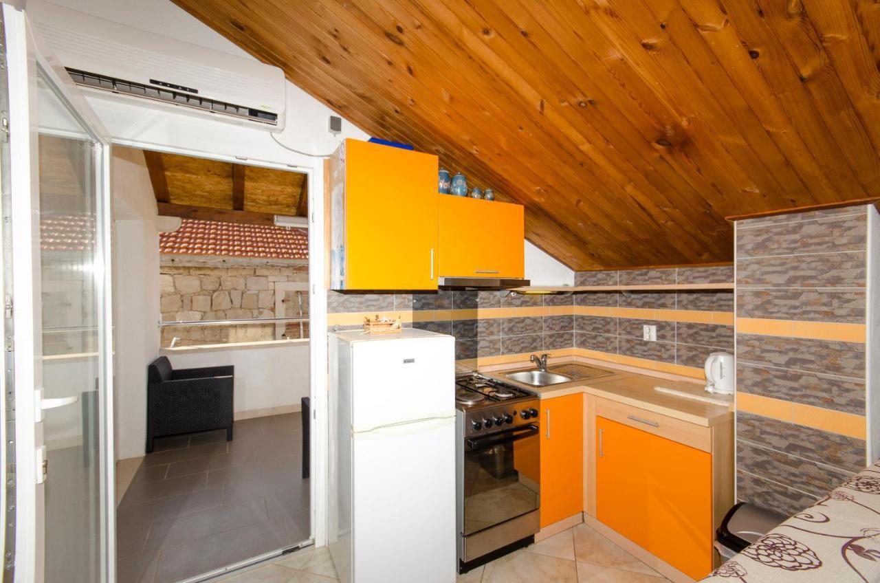 Apartments Banic Postira Exterior photo