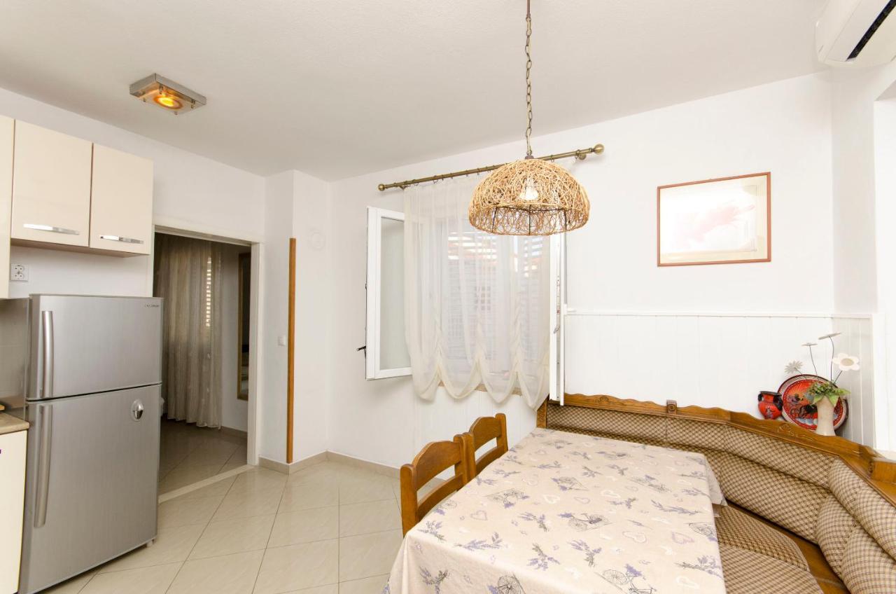 Apartments Banic Postira Exterior photo